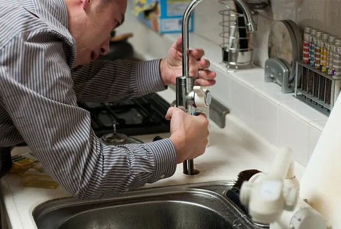 24/7 emergency plumber responding to a call in Brookline Pittsburgh